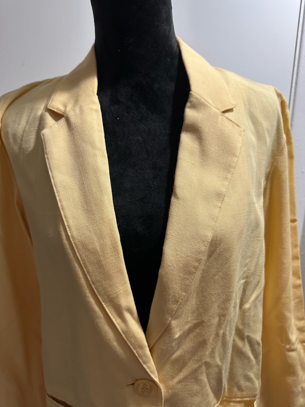 Sag Harbor Petite Yellow Jacket with Black Accents